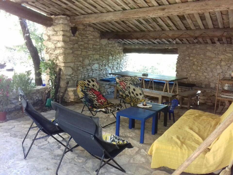 Le Jas Des Aiguiers Hotel Saint-Saturnin-d'Apt Bagian luar foto